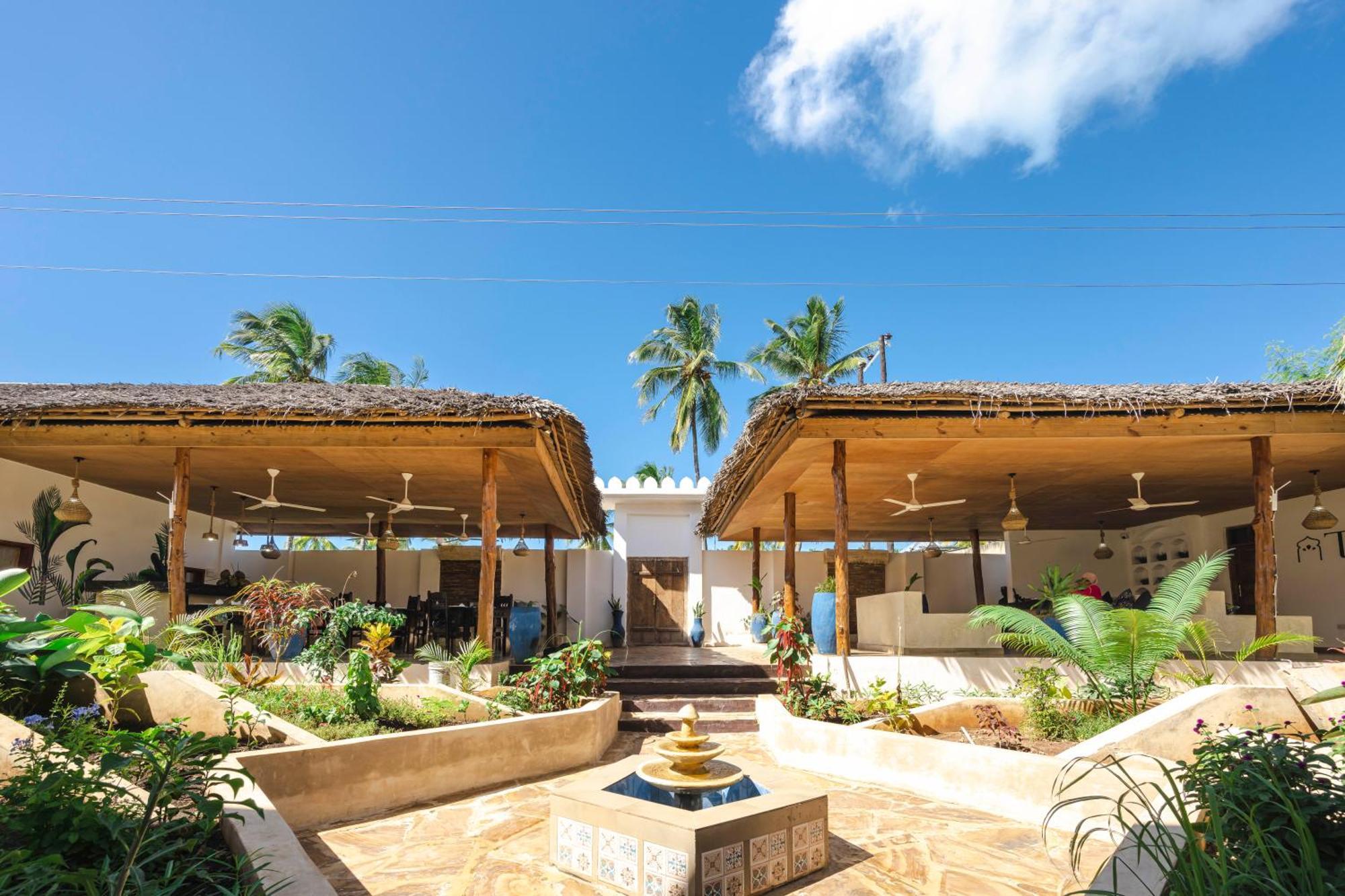 Tasneem Islamic Luxury Suites Jambiani  Exterior foto